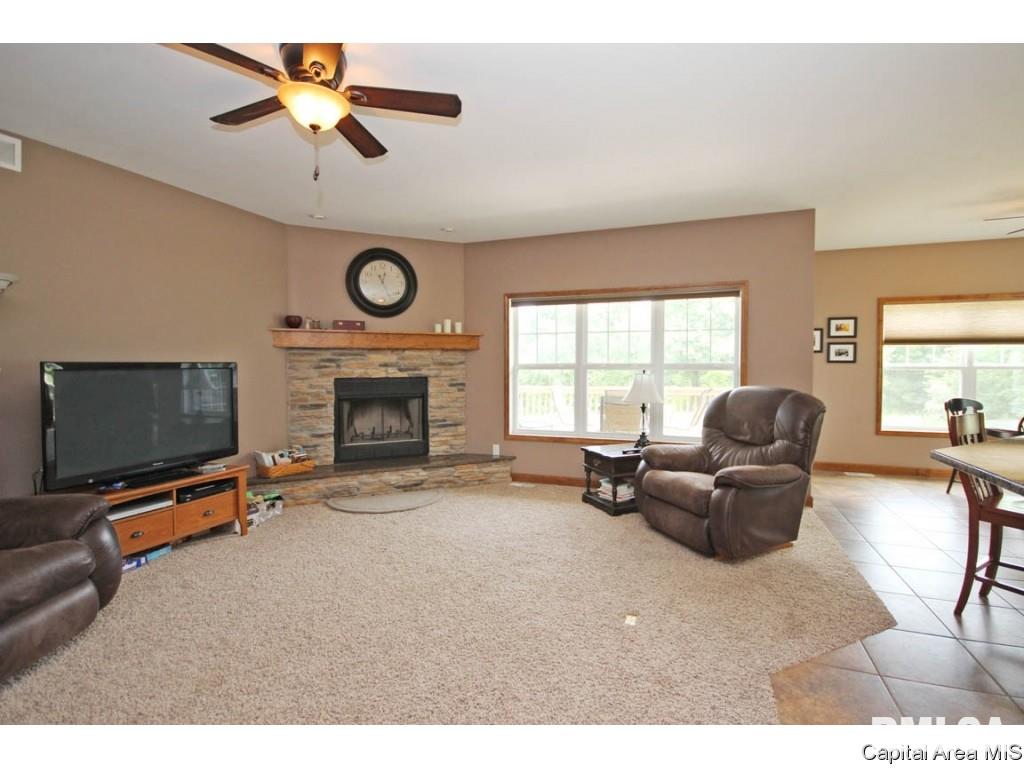 14230 Dixon Road Auburn, IL 62615 - Photo 6 of 36 Gallery Image 6