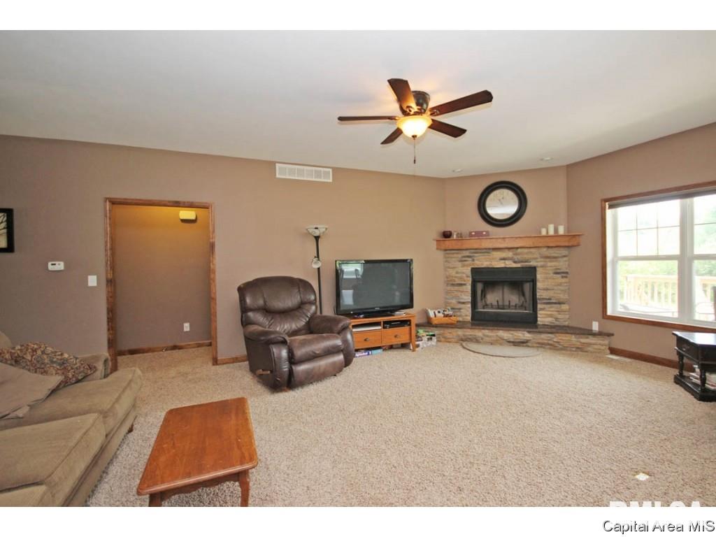 14230 Dixon Road Auburn, IL 62615 - Photo 8 of 36 Gallery Image 8