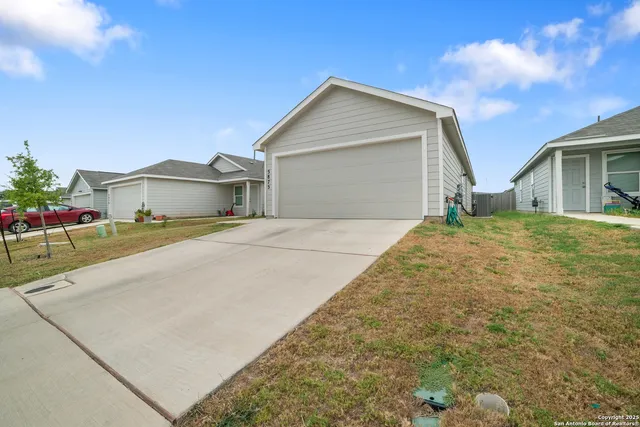 $1,600 | 5875 Coahulia Ridge, Seguin, TX 78155