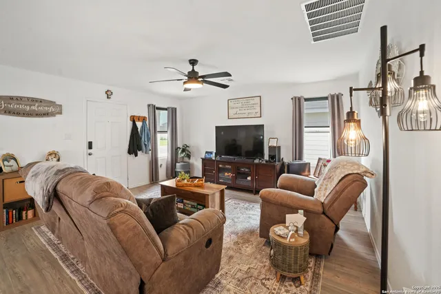 $1,600 | 5875 Coahulia Ridge, Seguin, TX 78155