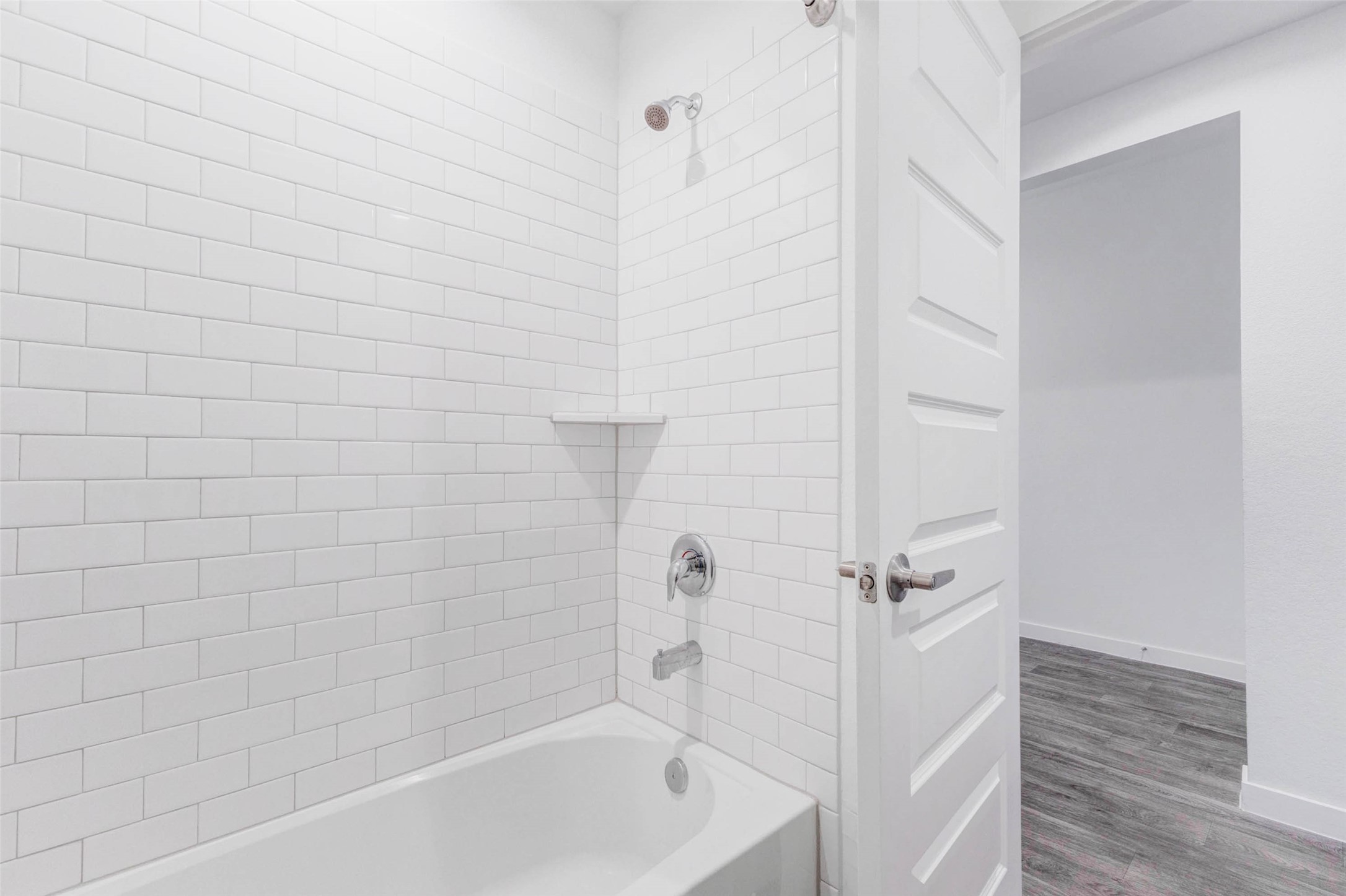 3903 Beltingham Bend Way Fulshear, TX 77441 - Photo 18 of 27 a bathroom with a bathtub