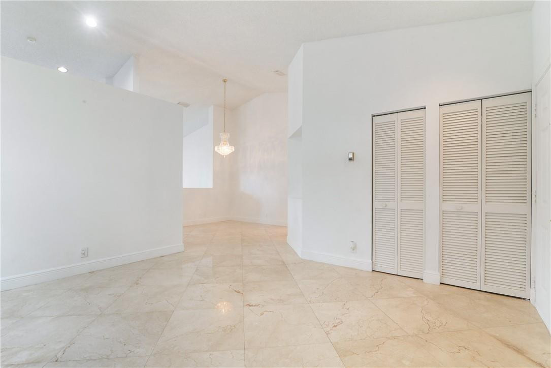 842 Falling Water Road Weston, FL 33326 - Photo 4 of 18 Photo 4