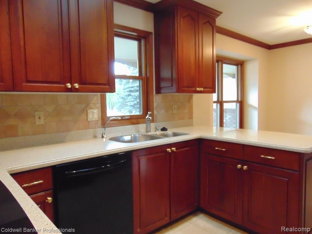 21237 Parklane Road Farmington Hills, MI 48335 - Photo 44 of 56