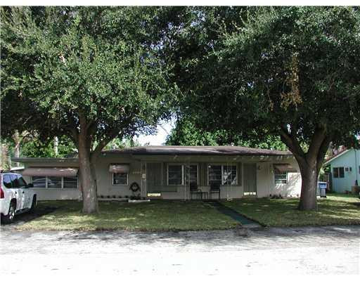2204 Northwest 3rd Avenue Wilton Manors, FL 33311 - Photo 3 of 8 Exterior Front
