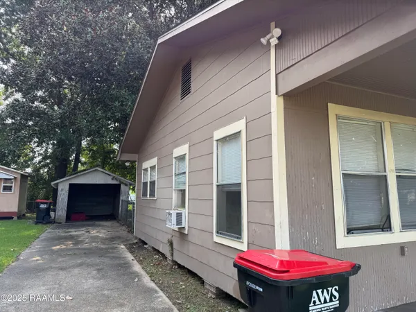 $950 | 810 Irene Street, Lafayette, LA 70501