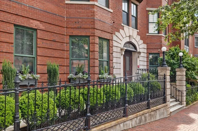 $1,575,000 | 75 Clarendon Street, Unit 505, Boston, MA 02116