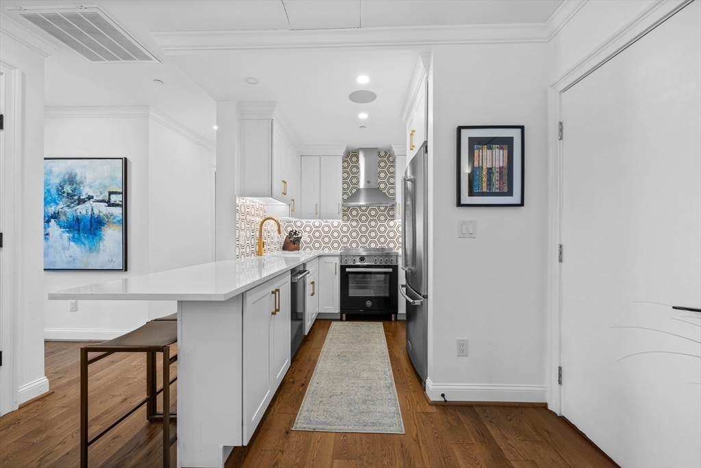 75 Clarendon Street, Unit 505 Boston, MA 02116 - Photo 3 of 14