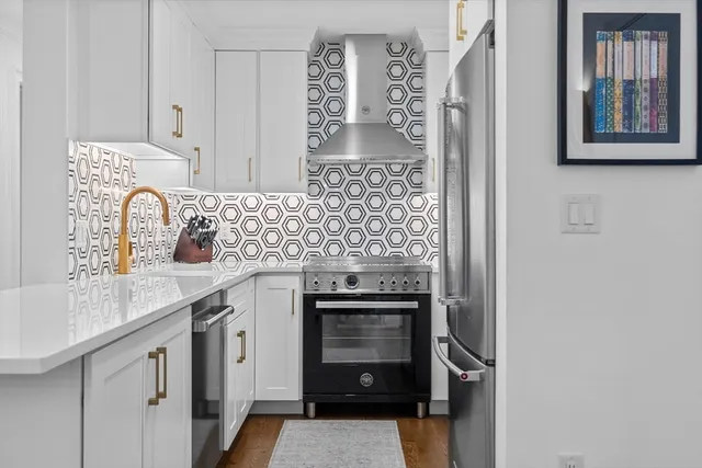 $1,575,000 | 75 Clarendon Street, Unit 505, Boston, MA 02116