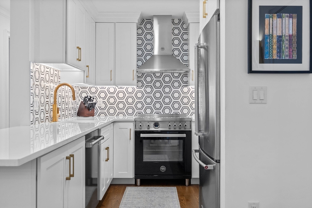 75 Clarendon Street, Unit 505 Boston, MA 02116 - Photo 4 of 14