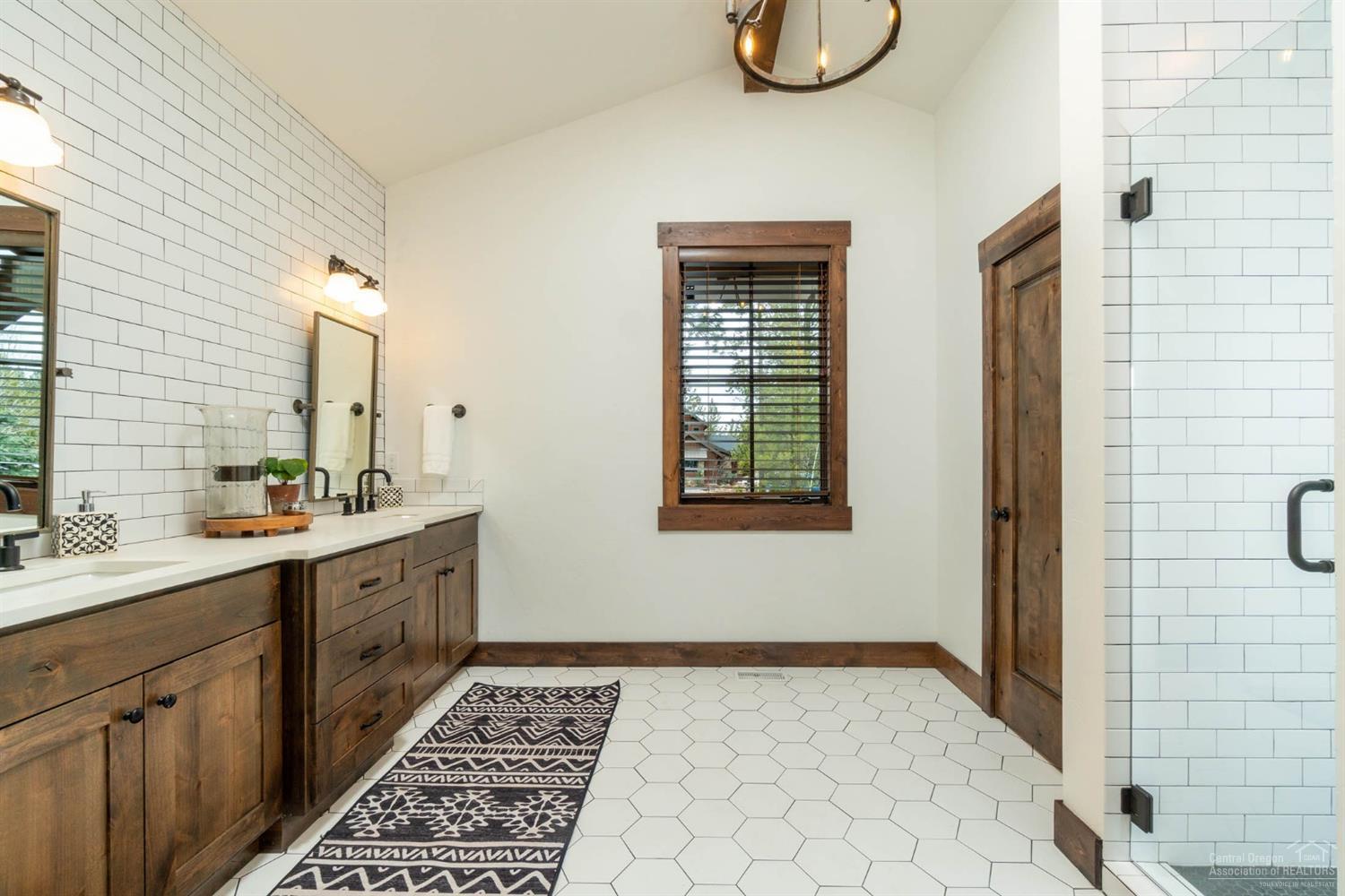 56587 Sunstone Loop Bend, OR 97707 - Photo 10 of 25 Gallery Image 10