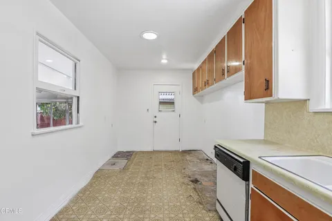 $995,000 | 2711 North Lincoln Street, Burbank, CA 91504