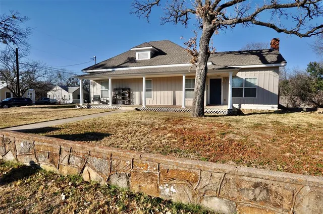 $1,295 | 814 West Ball Street, Weatherford, TX 76086