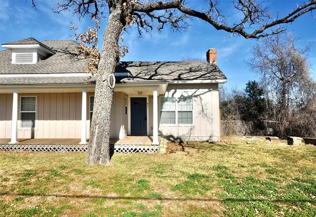 $1,350 | 814 West Ball Street, Weatherford, TX 76086