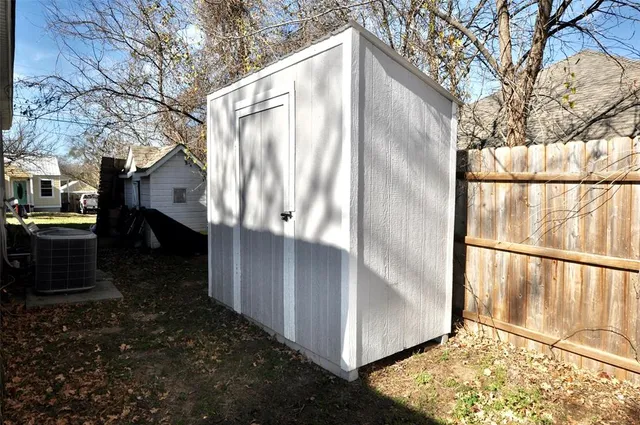 $1,350 | 814 West Ball Street, Weatherford, TX 76086