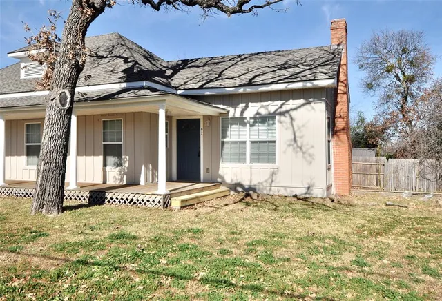 $1,350 | 814 West Ball Street, Weatherford, TX 76086