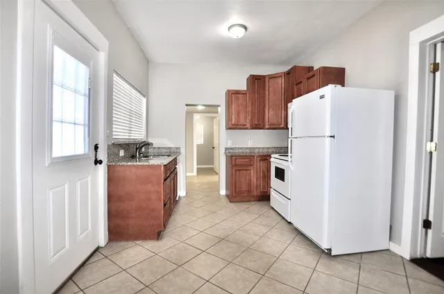 $1,350 | 814 West Ball Street, Weatherford, TX 76086