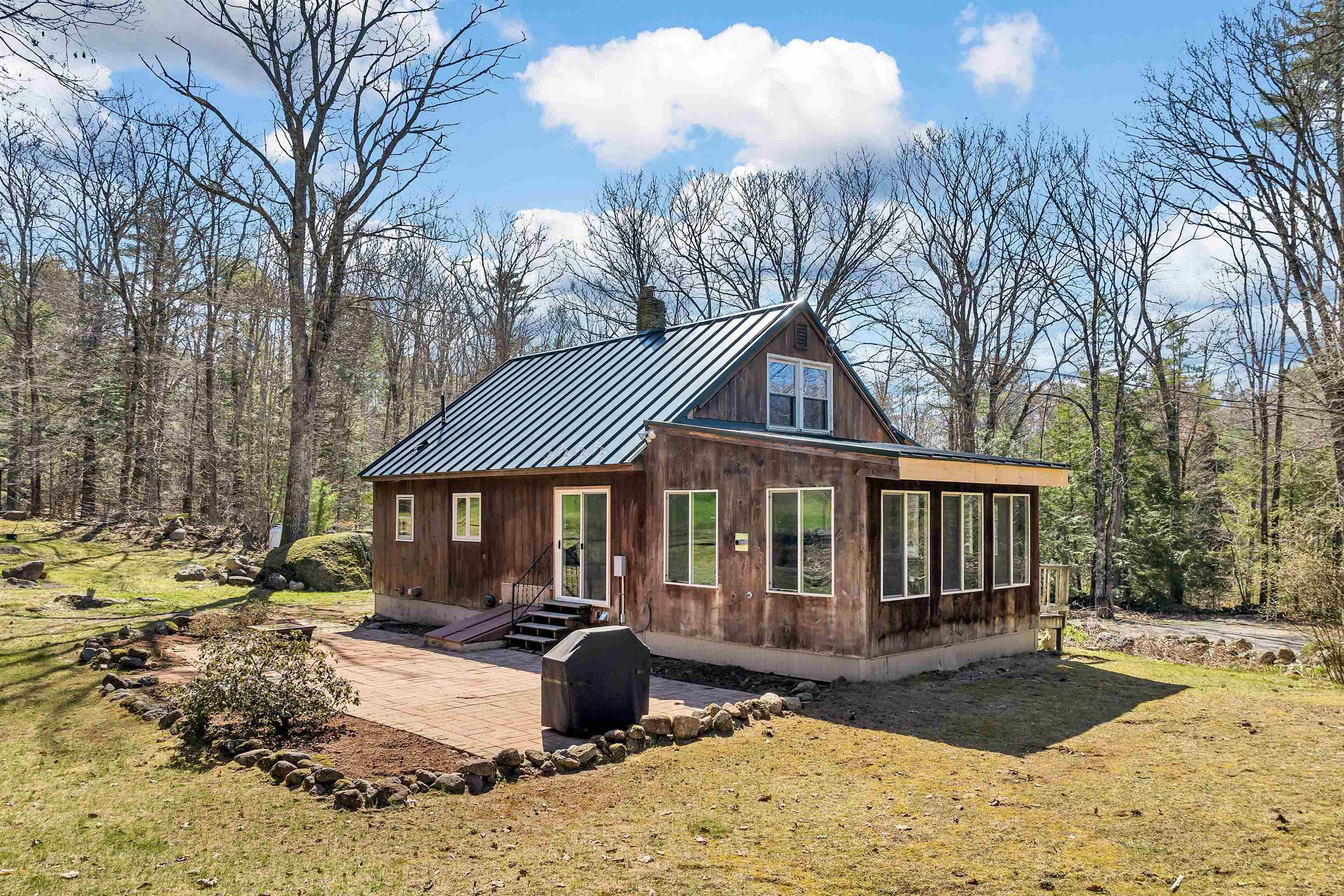 595 Beard Road Hillsborough, NH 03244 - Photo 13 of 34
