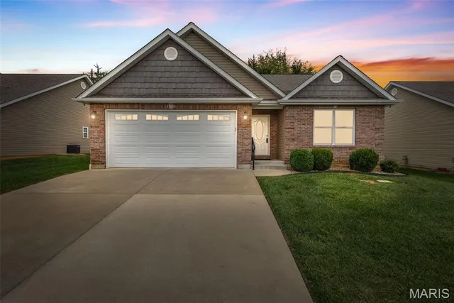 $299,900 | 1750 Lakeshore Drive, Farmington, MO 63640