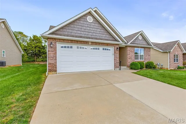 $299,900 | 1750 Lakeshore Drive, Farmington, MO 63640