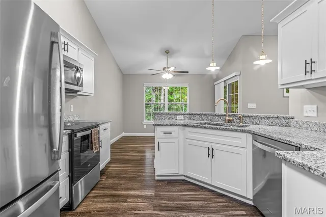 $299,900 | 1750 Lakeshore Drive, Farmington, MO 63640