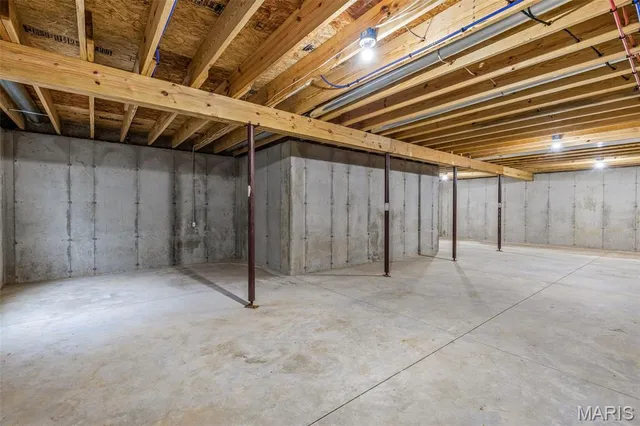 $299,900 | 1750 Lakeshore Drive, Farmington, MO 63640