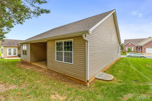 $299,900 | 1750 Lakeshore Drive, Farmington, MO 63640