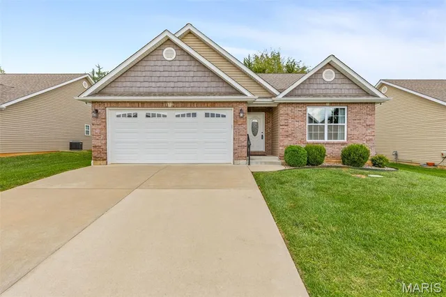$299,900 | 1750 Lakeshore Drive, Farmington, MO 63640