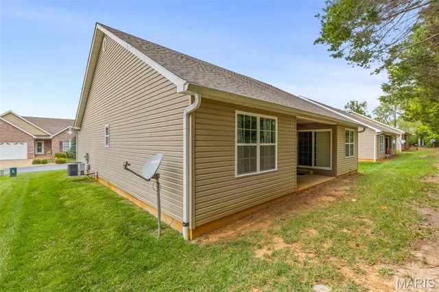 $299,900 | 1750 Lakeshore Drive, Farmington, MO 63640