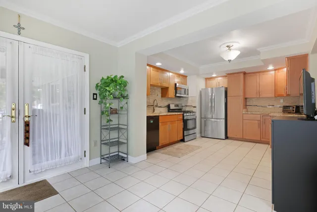 $3,400 | 7137 Murray Lane, Annandale, VA 22003