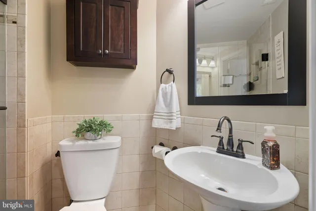 $3,400 | 7137 Murray Lane, Annandale, VA 22003