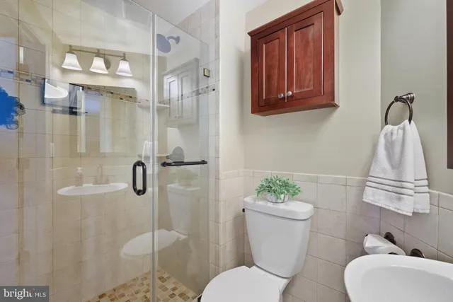 $3,400 | 7137 Murray Lane, Annandale, VA 22003