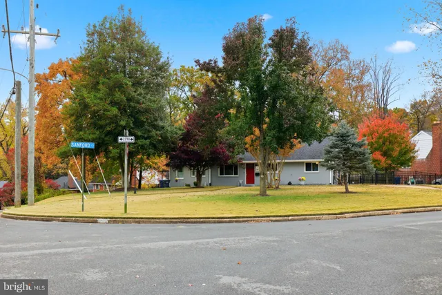 $3,400 | 7137 Murray Lane, Annandale, VA 22003