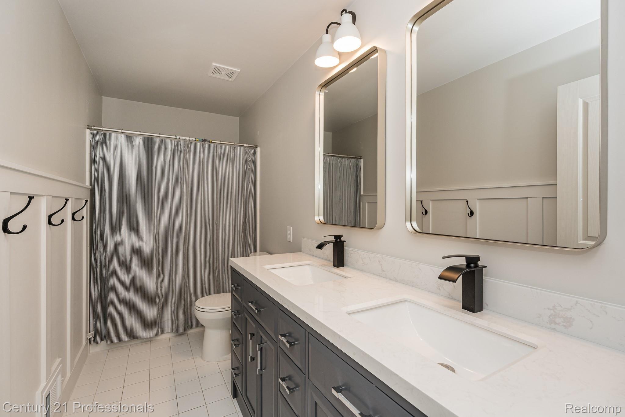 4245 Holly Lane Rochester, MI 48306 - Photo 31 of 48 upstairs bath.jpg