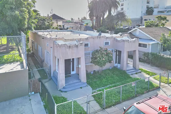 $1,295,000 | 3030 West 12th Place, Los Angeles, CA 90006