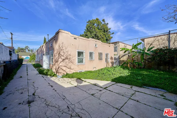 $1,295,000 | 3030 West 12th Place, Los Angeles, CA 90006