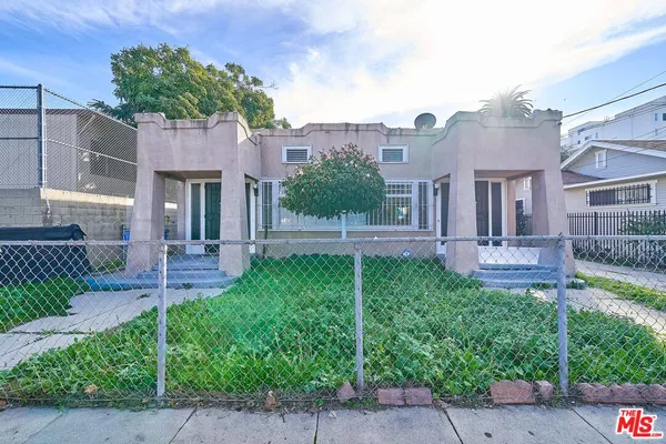 $1,295,000 | 3030 West 12th Place, Los Angeles, CA 90006
