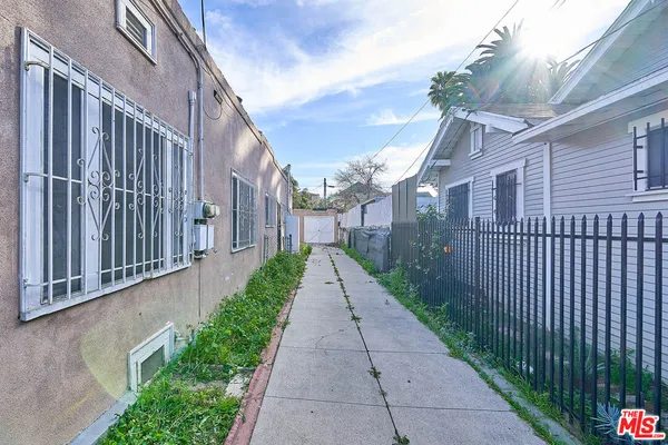 $1,295,000 | 3030 West 12th Place, Los Angeles, CA 90006