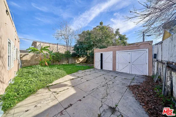 $1,295,000 | 3030 West 12th Place, Los Angeles, CA 90006