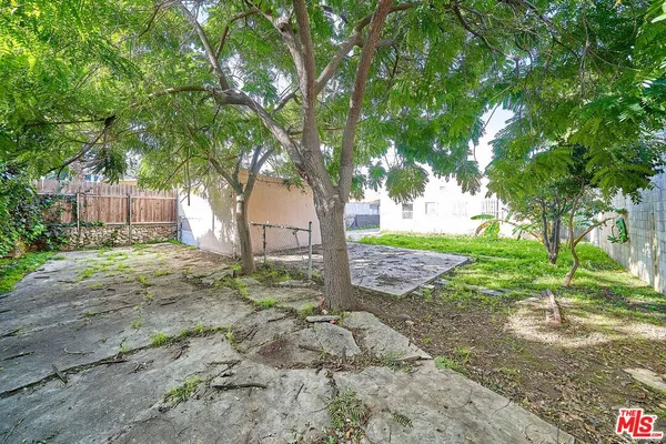 $1,295,000 | 3030 West 12th Place, Los Angeles, CA 90006