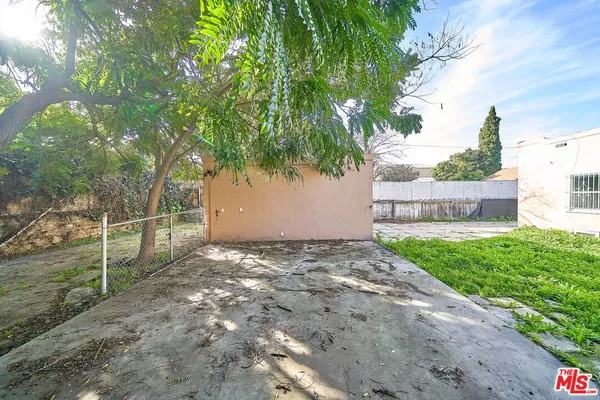 $1,295,000 | 3030 West 12th Place, Los Angeles, CA 90006