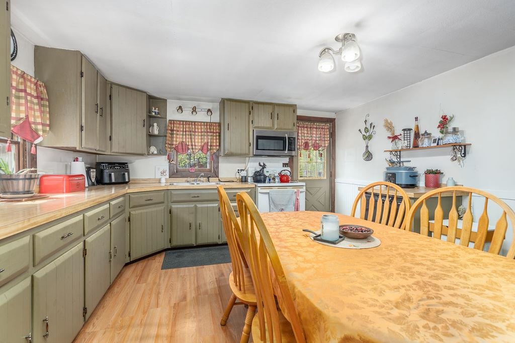348 North Road Deerfield, NH 03037 - Photo 4 of 41