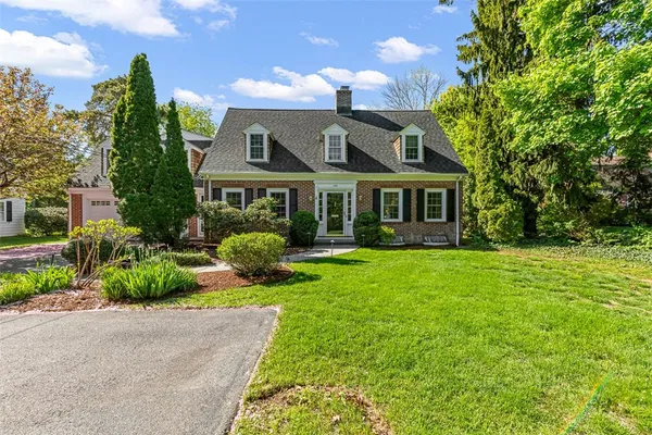 $1,050,000 | 340 Newman Avenue, East Providence, RI 02916