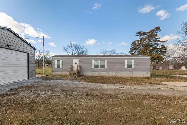 $140,000 | 21315 North Emerald Road, Carlyle, IL 62231