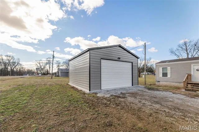 $140,000 | 21315 North Emerald Road, Carlyle, IL 62231