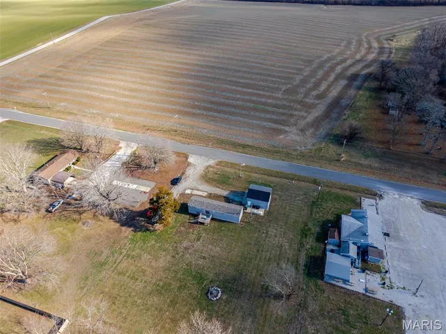 $140,000 | 21315 North Emerald Road, Carlyle, IL 62231