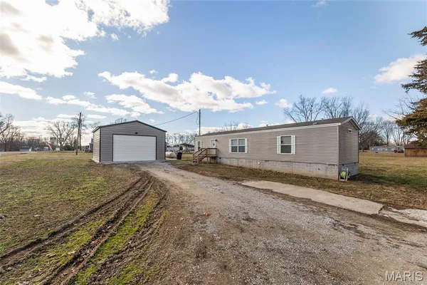 $125,000 | 21315 North Emerald Road, Carlyle, IL 62231