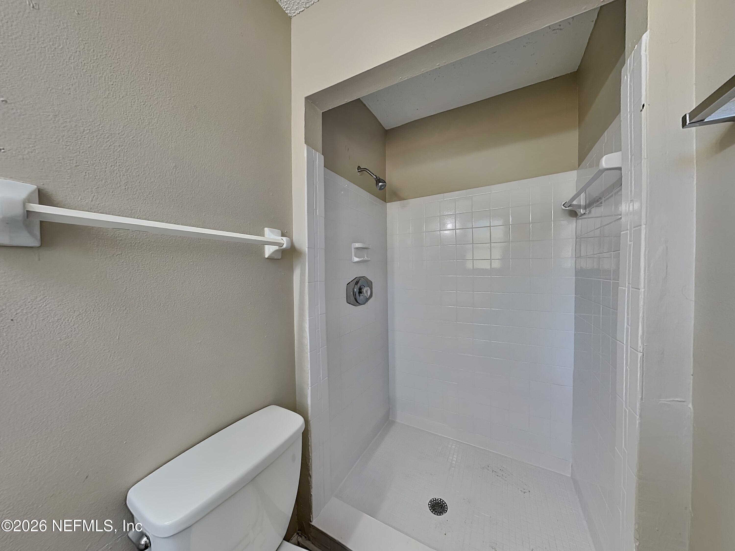 8919 5th Avenue Jacksonville, FL 32208 - Photo 12 of 20 9_Primary_Bathroom-01_pc_e3y0kJyqLc_YulN