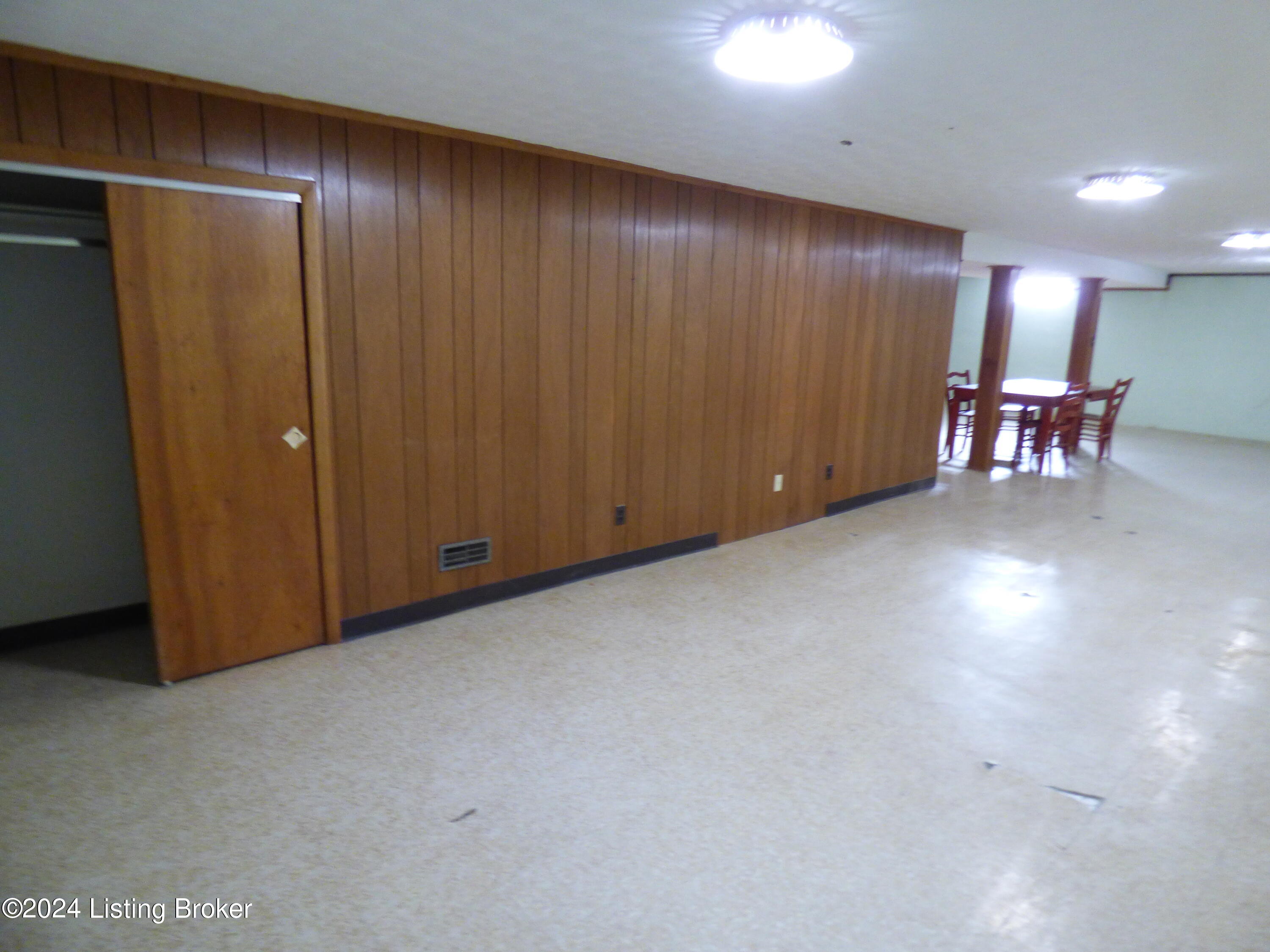 5310 Adkins Road Louisville, KY 40219 - Photo 31 of 41 P1070871