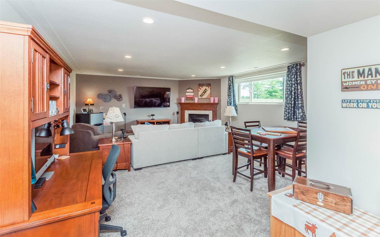 2911 Caspian Road Hiawatha, IA 52233 - Photo 6 of 21 Gallery Image 6