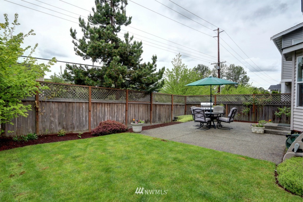 5031 Northeast 4th Place Renton, WA 98059 - Photo 3 of 15